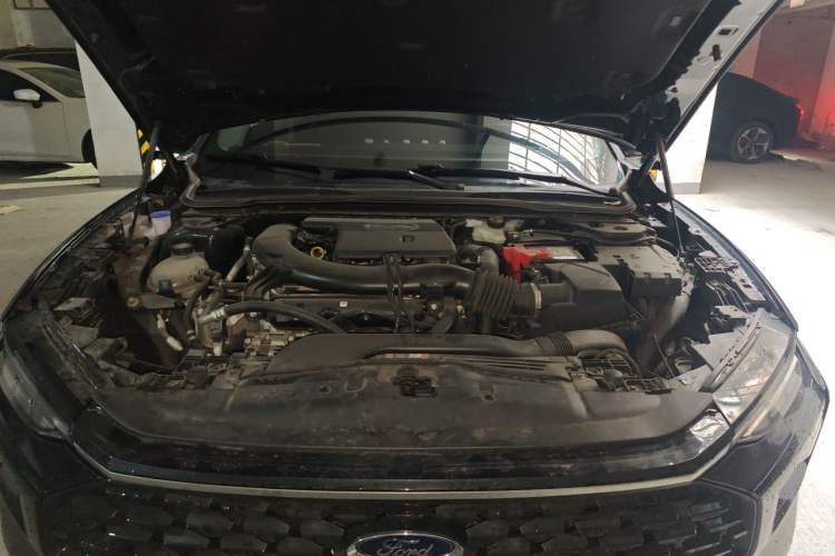 Used Ford Mondeo 2023 EcoBoost 245 Luxury Model Engine Bay