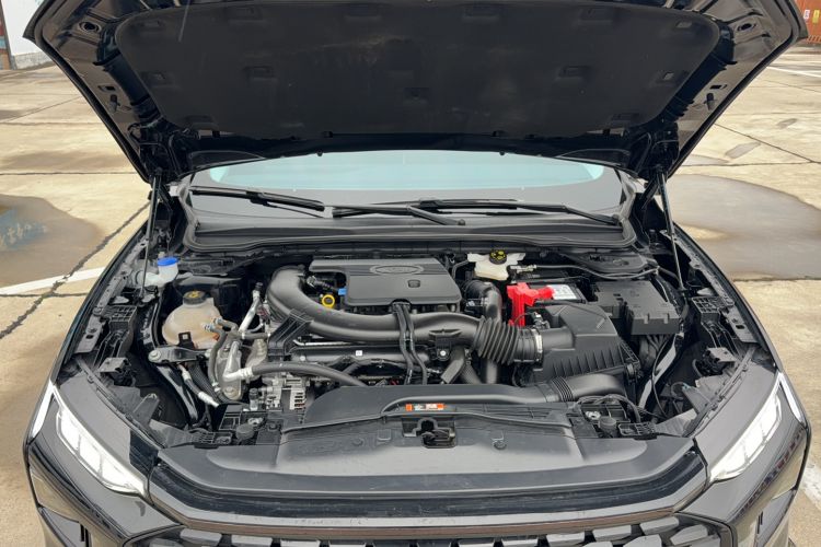 Used Ford Mondeo 2023 EcoBoost 245 Luxury Model Engine Bay