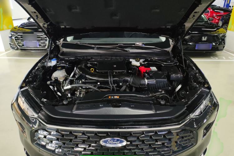 Used Ford Mondeo 2023 EcoBoost 245 Luxury Model Engine Bay