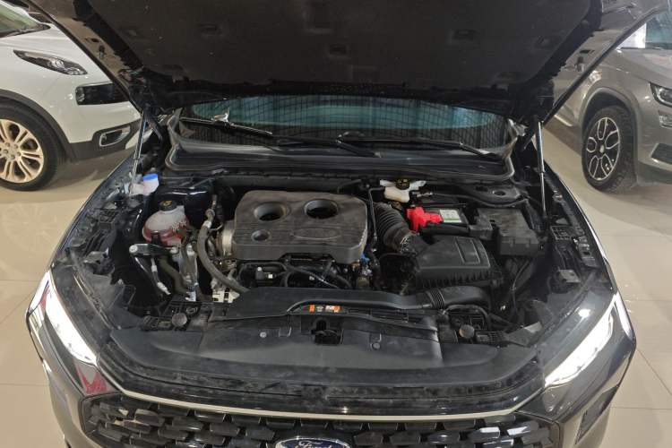 Used Ford Mondeo 2023 EcoBoost 180 Comfort Model Engine Bay
