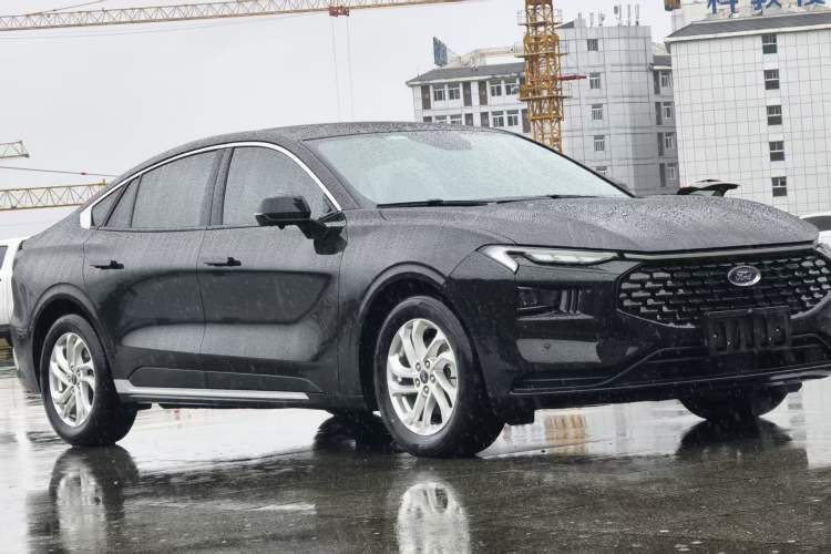 Used Ford Mondeo 2023 EcoBoost 180 Comfort Model Exterior 4