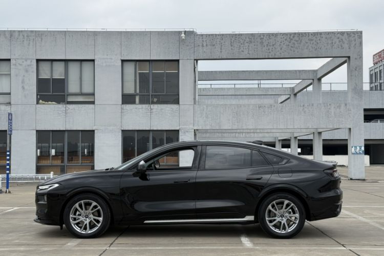 Used Ford Mondeo 2023 EcoBoost 245 Luxury Model Exterior 4