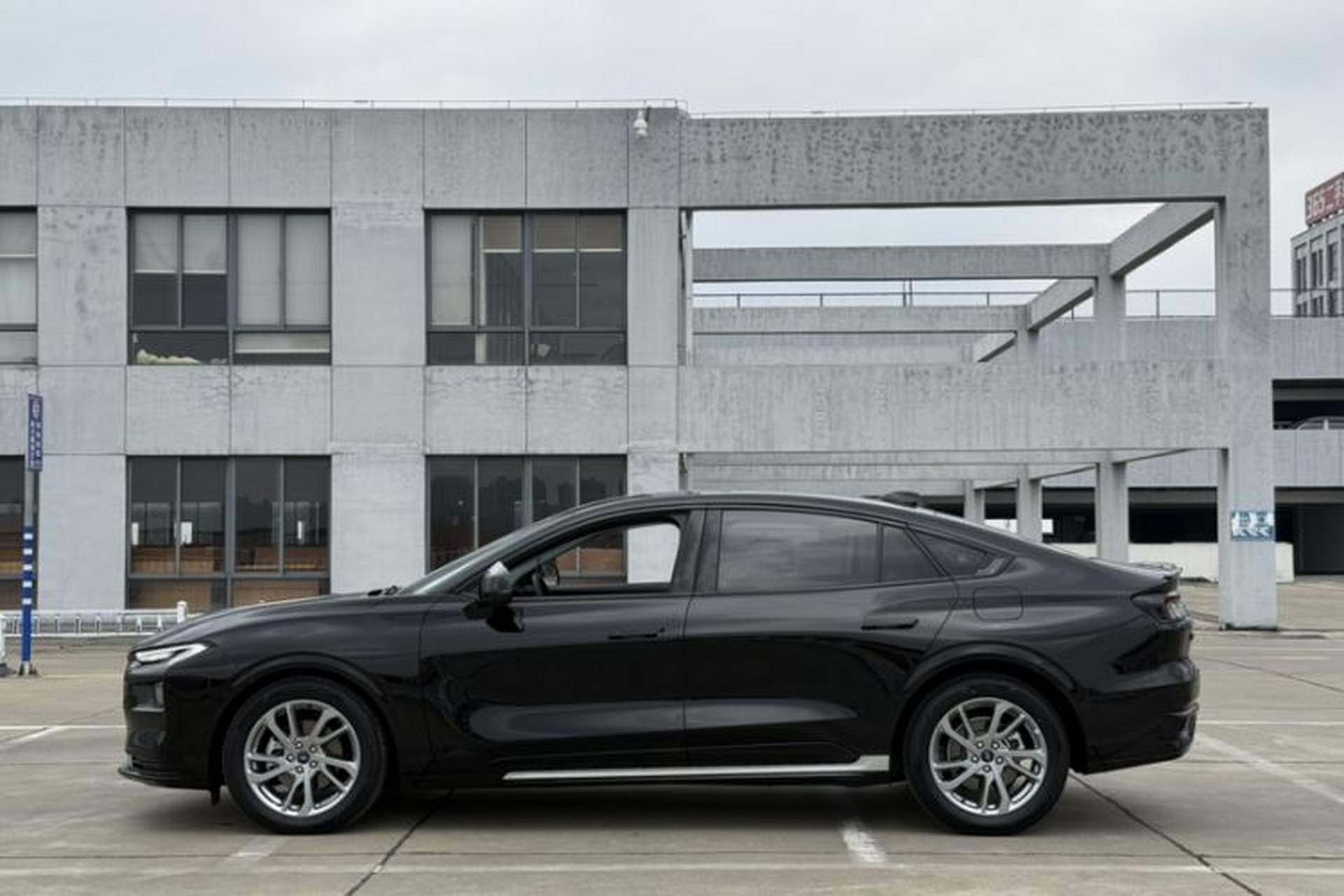 Used Ford Mondeo 2023 EcoBoost 245 Luxury Model Exterior 4
