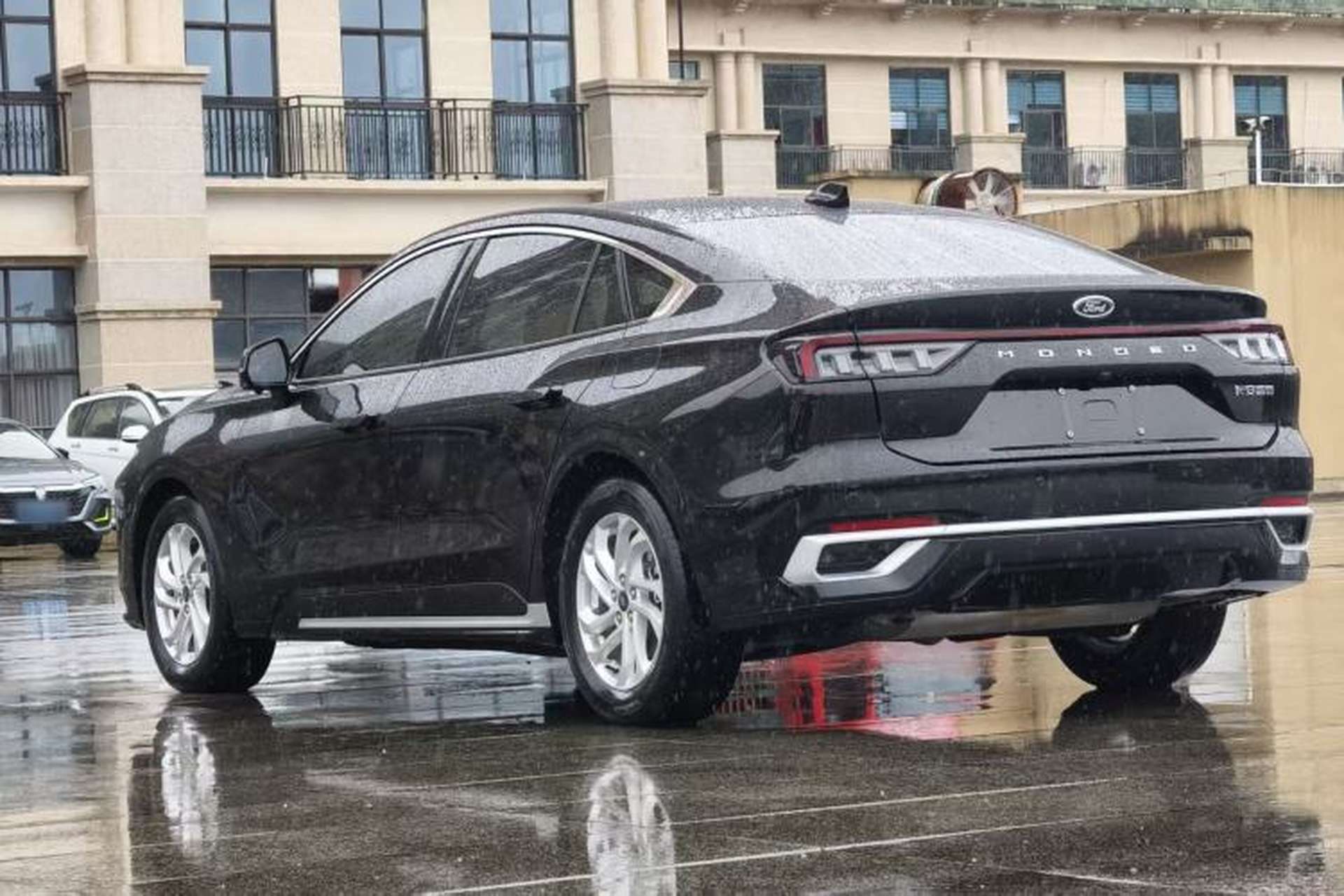 Used Ford Mondeo 2023 EcoBoost 180 Comfort Model Exterior 8