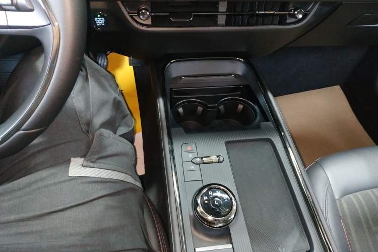 Used Ford Mondeo 2023 EcoBoost 180 Luxury Model Gear Lever