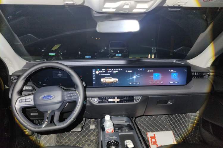 Used Ford Mondeo 2023 EcoBoost 180 Luxury Model Headliner