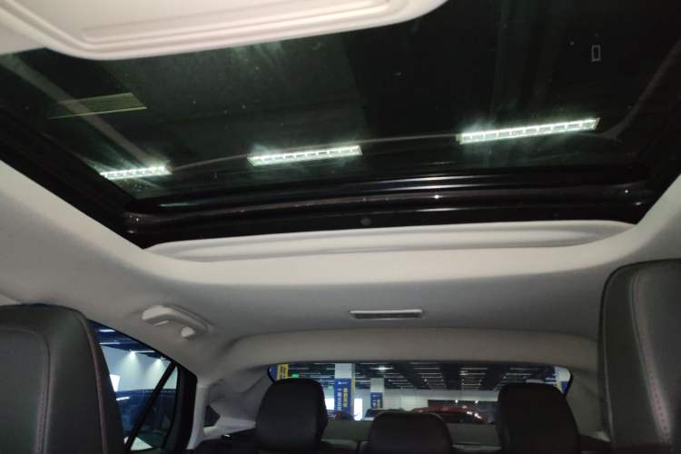 Used Ford Mondeo 2023 EcoBoost 245 Luxury Model Headliner