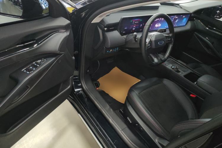 Used Ford Mondeo 2023 EcoBoost 245 Luxury Model Interior 3