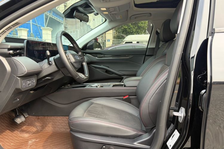 Used Ford Mondeo 2023 EcoBoost 245 Luxury Model Interior 4