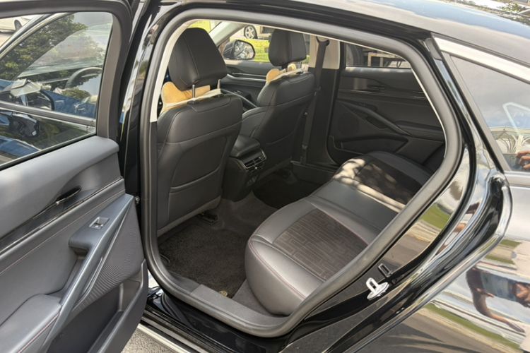 Used Ford Mondeo 2023 EcoBoost 180 Luxury Model Interior 5