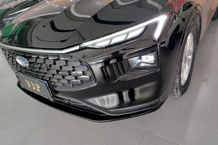 Used Ford Mondeo 2023 EcoBoost 180 Comfort Model Left Front Headlight