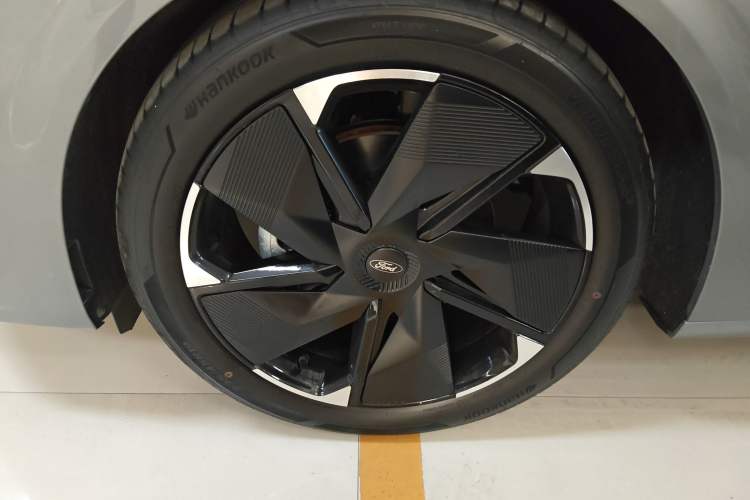 Used Ford Mondeo 2023 1.5T E-Hybrid ST-Line Left Front Wheel Hub