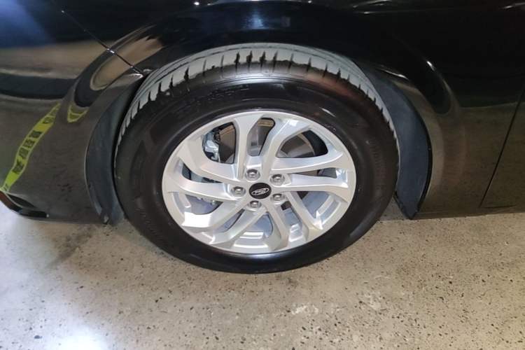 Used Ford Mondeo 2023 EcoBoost 180 Comfort Model Left Front Wheel Hub