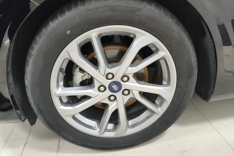 Used Ford Mondeo 2023 EcoBoost 180 Luxury Model Left Front Wheel Hub