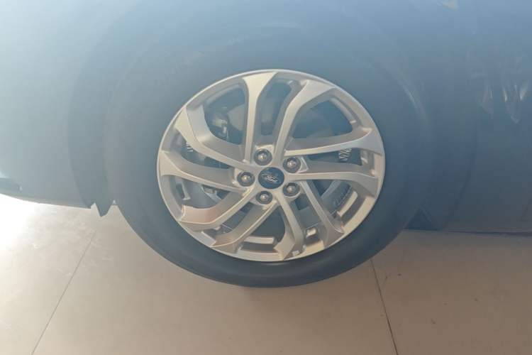 Used Ford Mondeo 2023 EcoBoost 180 Comfort Model Left Front Wheel Hub