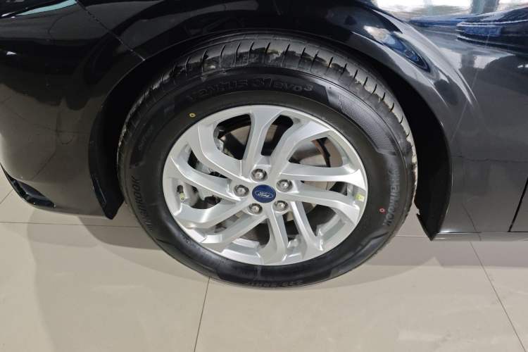 Used Ford Mondeo 2023 EcoBoost 180 Comfort Model Left Front Wheel Hub