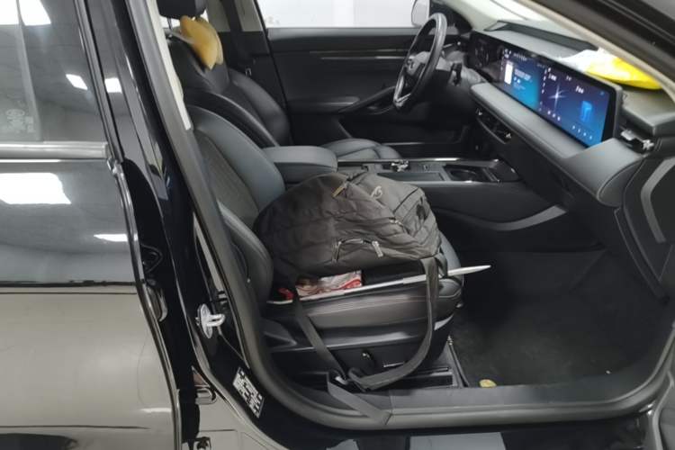 Used Ford Mondeo 2023 EcoBoost 180 Luxury Model Right Front Seat