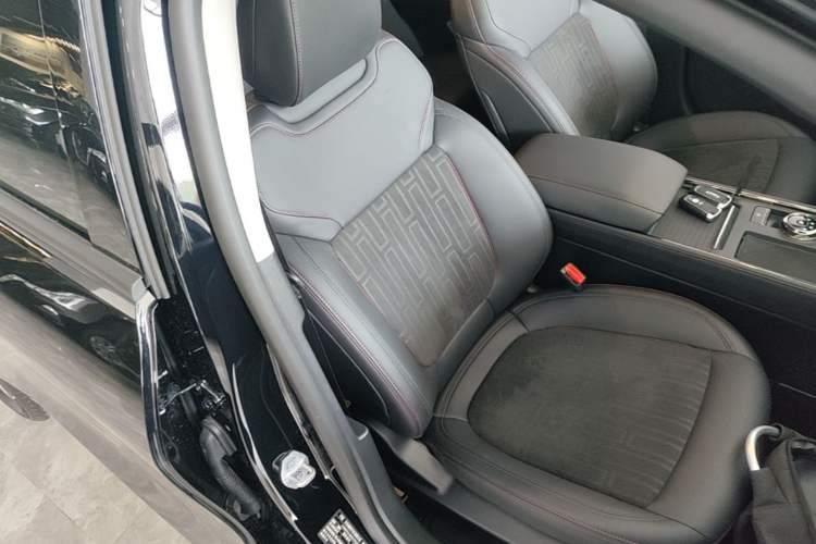 Used Ford Mondeo 2023 EcoBoost 180 Luxury Model Right Front Seat