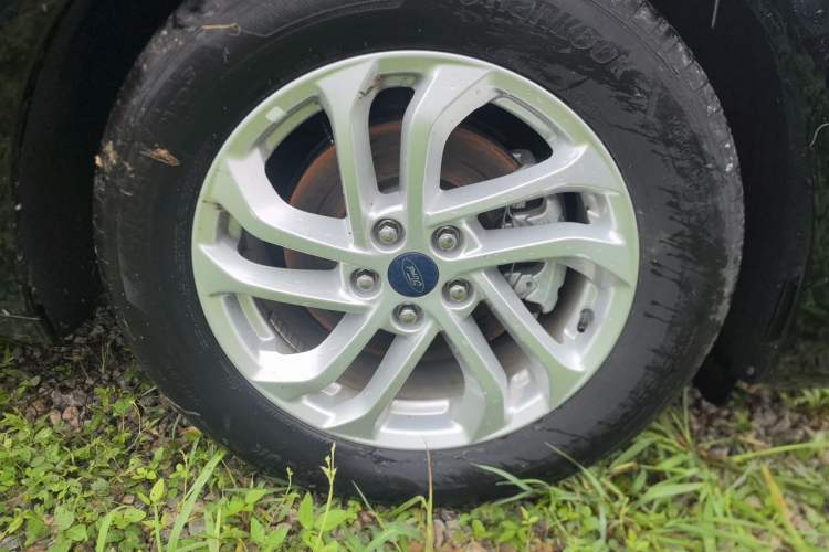 Used Ford Mondeo 2023 EcoBoost 180 Comfort Model Right Front Wheel Hub