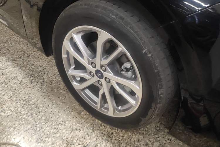 Used Ford Mondeo 2023 EcoBoost 180 Luxury Model Right Front Wheel Hub