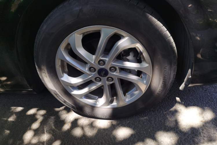Used Ford Mondeo 2023 EcoBoost 180 Comfort Model Right Front Wheel Hub