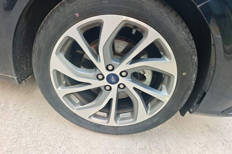 Used Ford Mondeo 2023 EcoBoost 180 Ultimate Model Right Front Wheel Hub