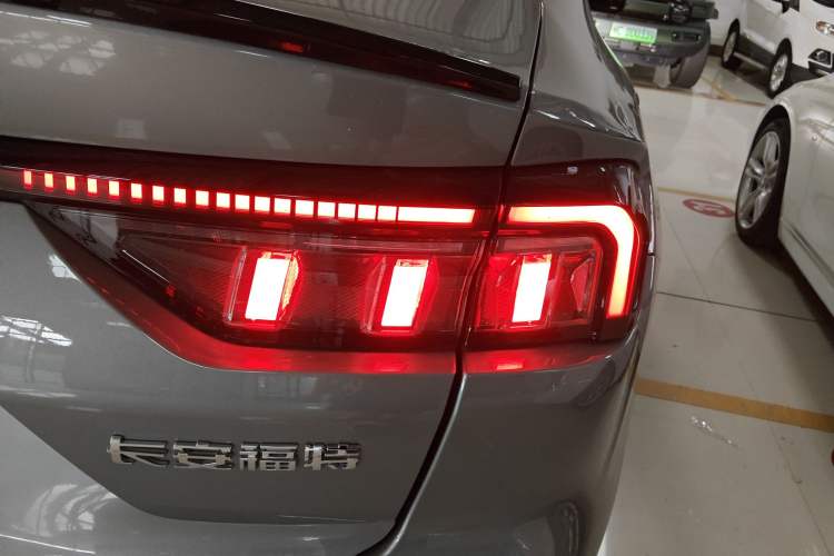 Used Ford Mondeo 2023 1.5T E-Hybrid ST-Line Right Rear Taillight