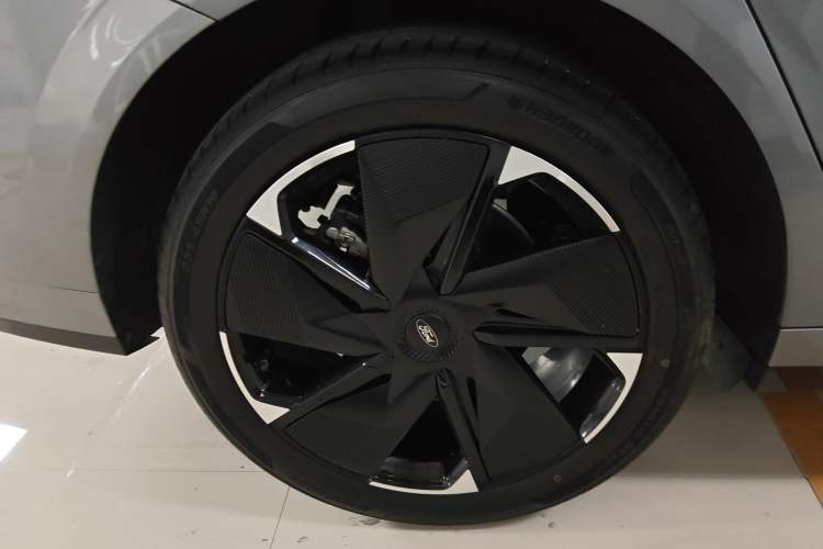 Used Ford Mondeo 2023 1.5T E-Hybrid ST-Line Right Rear Wheel Hub