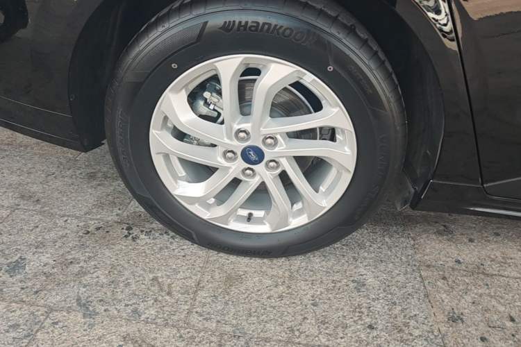 Used Ford Mondeo 2023 EcoBoost 180 Comfort Model Right Rear Wheel Hub
