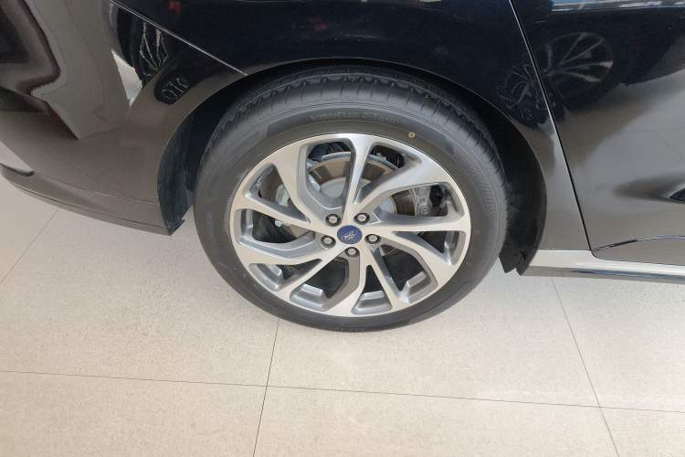 Used Ford Mondeo 2023 EcoBoost 245 Ultimate Model Right Rear Wheel Hub