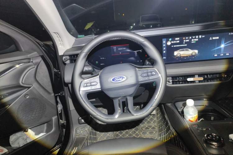 Used Ford Mondeo 2023 EcoBoost 180 Luxury Model Steering Wheel