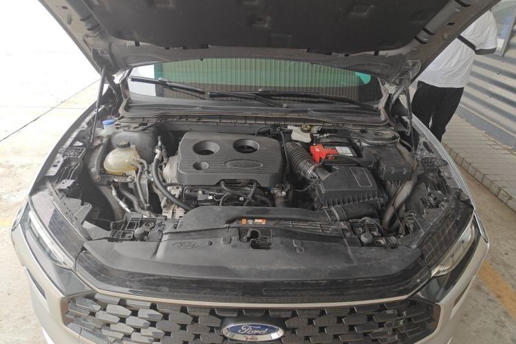 Used Ford Mondeo 2023 EcoBoost 180 Luxury Model Engine Bay