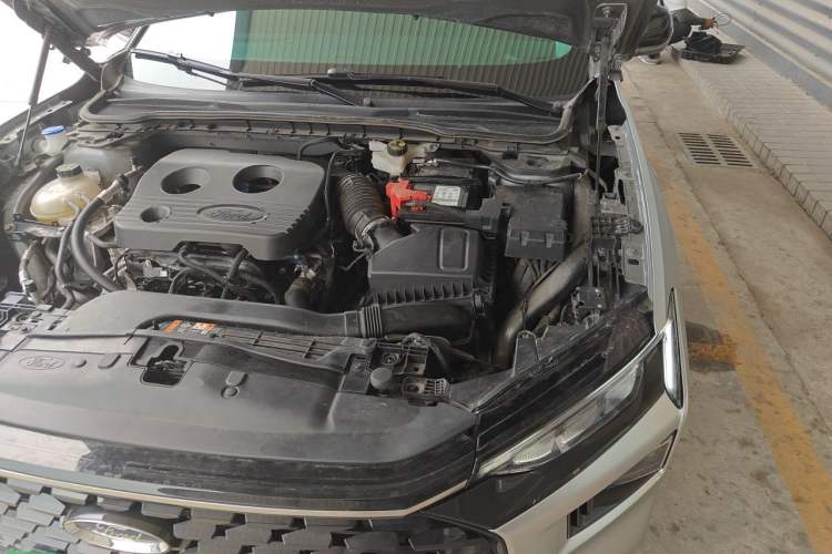Used Ford Mondeo 2023 EcoBoost 180 Luxury Model Engine Bay Left