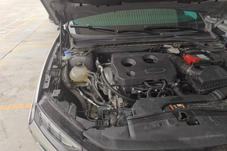 Used Ford Mondeo 2023 EcoBoost 180 Luxury Model Engine Bay Right
