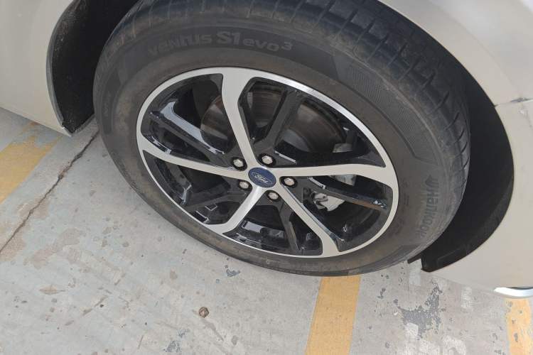Used Ford Mondeo 2023 EcoBoost 180 Luxury Model Right Front Wheel Hub
