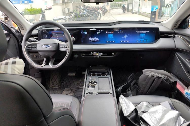 Used Ford Mondeo 2023 EcoBoost 245 Luxury Model Center Console