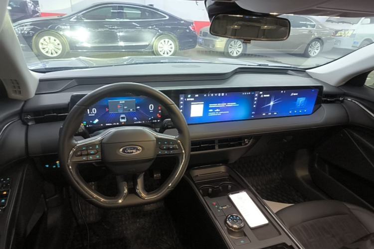 Used Ford Mondeo 2023 EcoBoost 180 Luxury Model Center Console