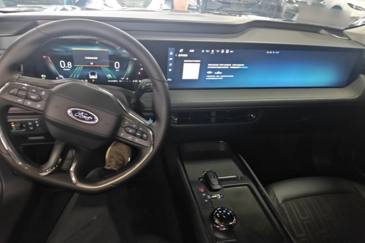 Used Ford Mondeo 2023 EcoBoost 180 Luxury Model Center Console