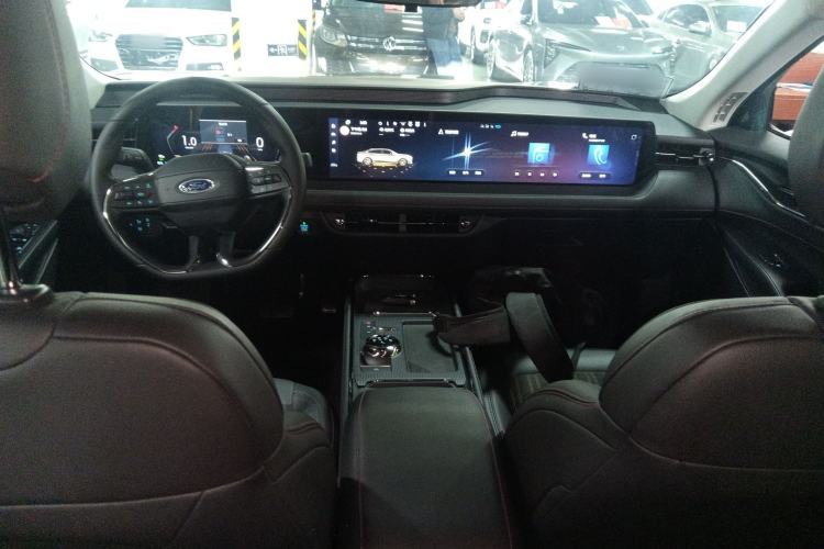 Used Ford Mondeo 2023 EcoBoost 180 Luxury Model Center Console