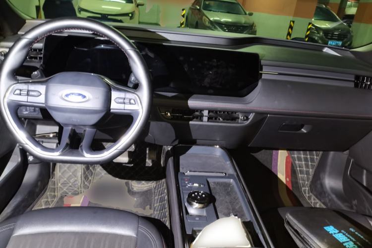 Used Ford Mondeo 2023 EcoBoost 180 Comfort Model Center Console