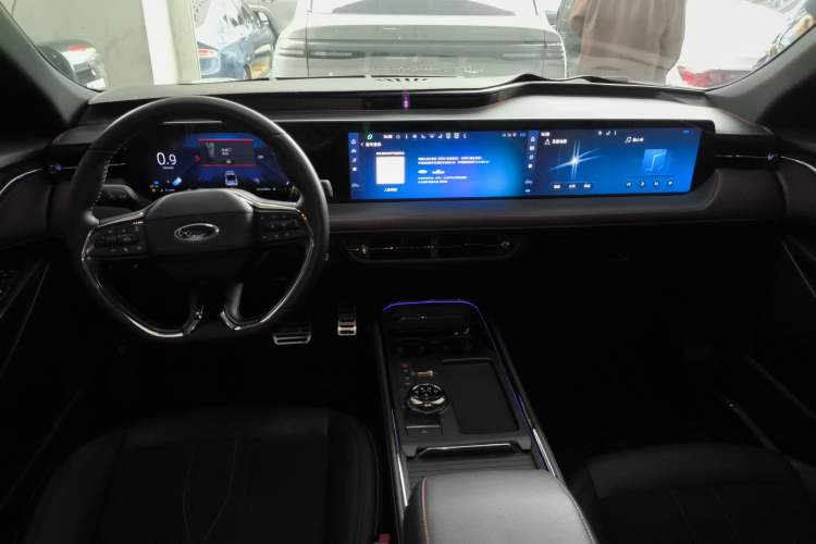 Used Ford Mondeo 2023 EcoBoost 245 Ultimate Model Center Console
