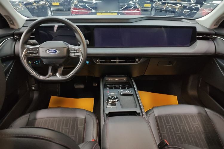 Used Ford Mondeo 2023 EcoBoost 245 Luxury Model Center Console