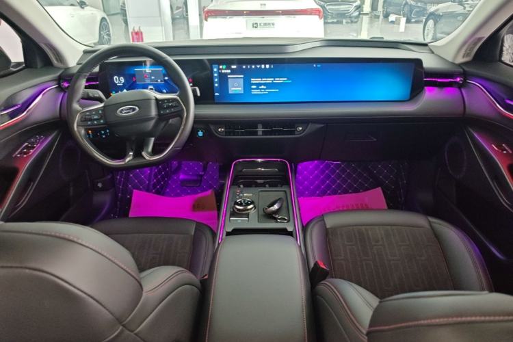 Used Ford Mondeo 2023 EcoBoost 245 Luxury Model Center Console
