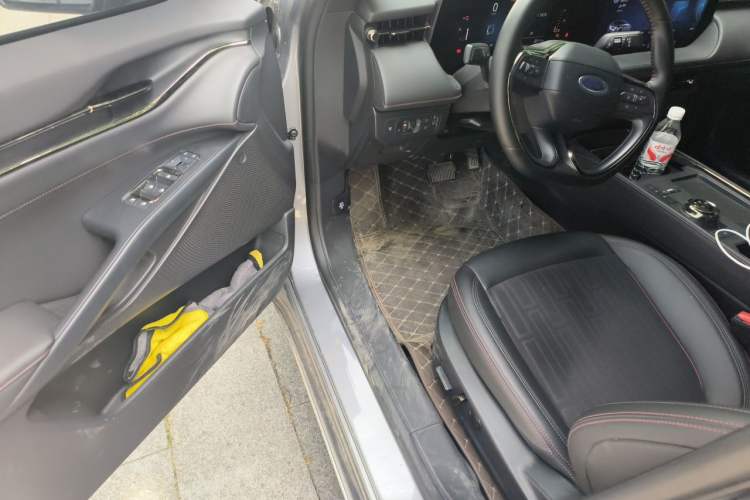 Used Ford Mondeo 2023 EcoBoost 180 Comfort Model Driver Seat