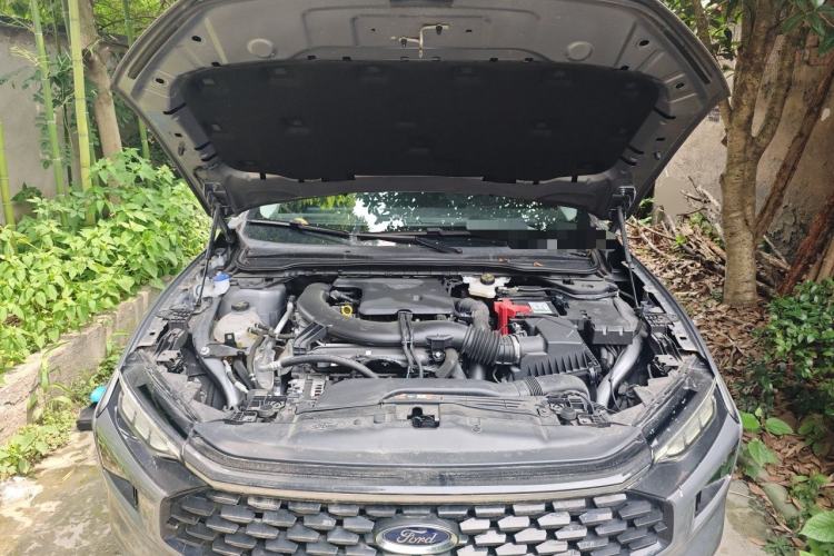 Used Ford Mondeo 2023 EcoBoost 245 Luxury Model Engine Bay