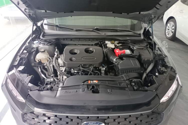 Used Ford Mondeo 2023 EcoBoost 180 Comfort Model Engine Bay
