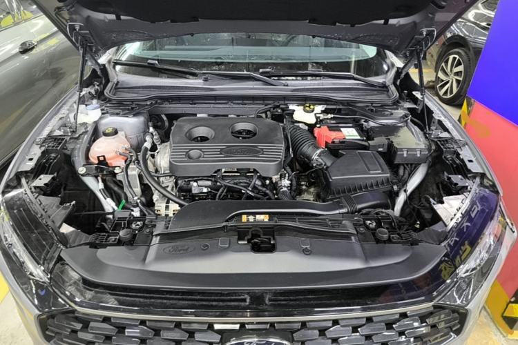Used Ford Mondeo 2023 EcoBoost 180 Luxury Model Engine Bay