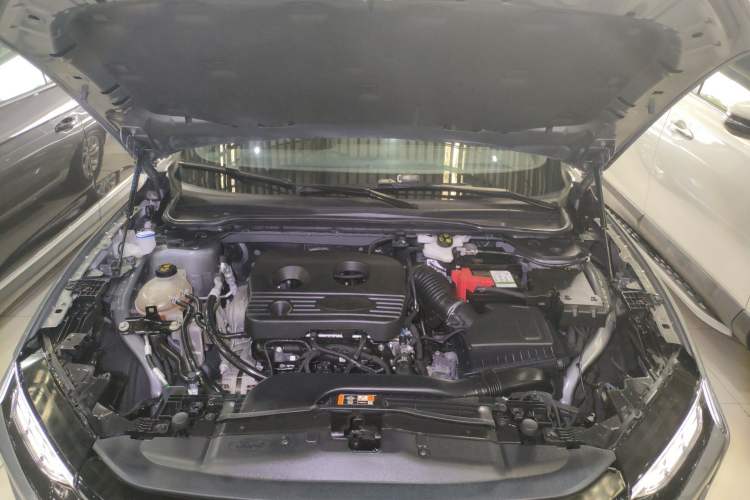 Used Ford Mondeo 2023 EcoBoost 180 Comfort Model Engine Bay