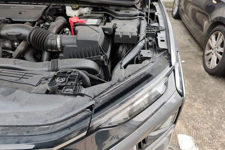 Used Ford Mondeo 2023 EcoBoost 245 Luxury Model Engine Bay Left