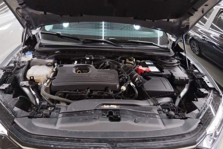 Used Ford Mondeo 2023 EcoBoost 245 Luxury Model Engine Bay